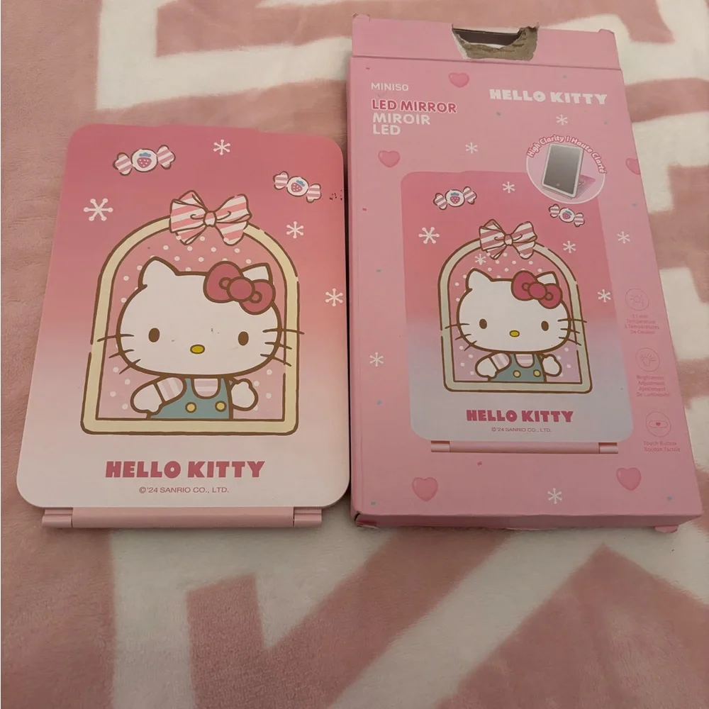 Hello Kitty Compact Mirror - Picture 4 of 4